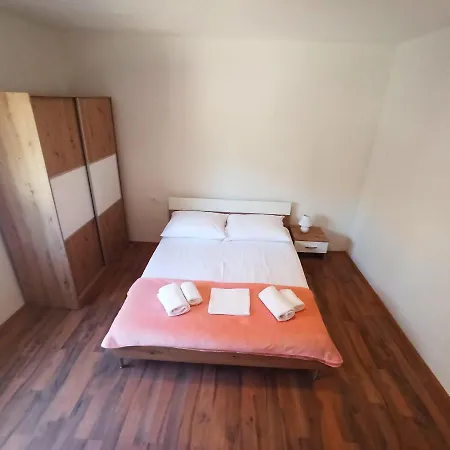 Modern Family Zara Apartman