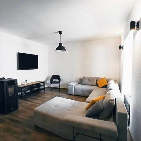 Modern Family Zara Apartment *