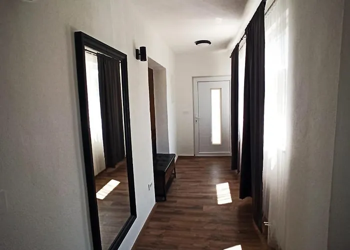 Modern Family Zara Apartment Pakostane
